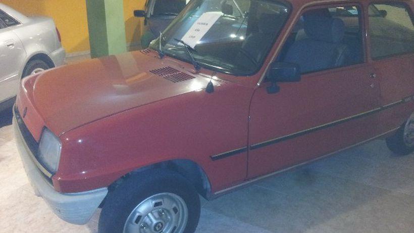 renault-r5-2401376-237408530.jpg