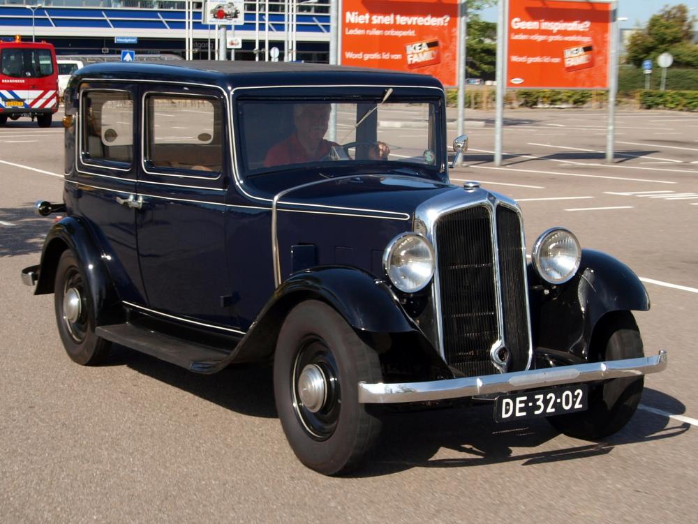 Renault_Mona-Quatre_DE-32-02_pic2.JPG