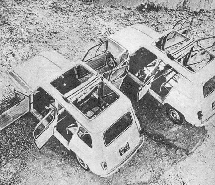 Los Renault 4 y 3 de 1961 vistos desde arriba. El Renault 3 es el que no tiene la tercera ventanilla lateral. La fotografía es de la revista Parabrisas número 16 de marzo de 1962.
