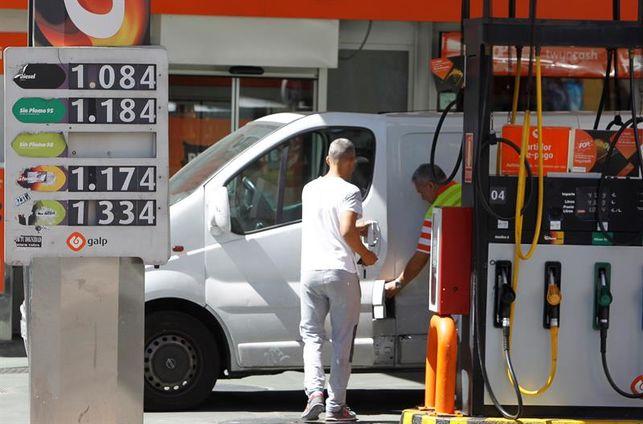 La CNMC multa a seis gasolineras por no remitir información sobre los precios