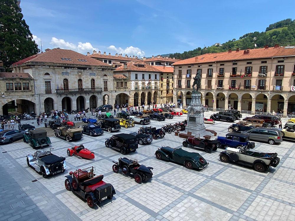 Los mejores vehículos de preguerra se lucen en San Sebastián