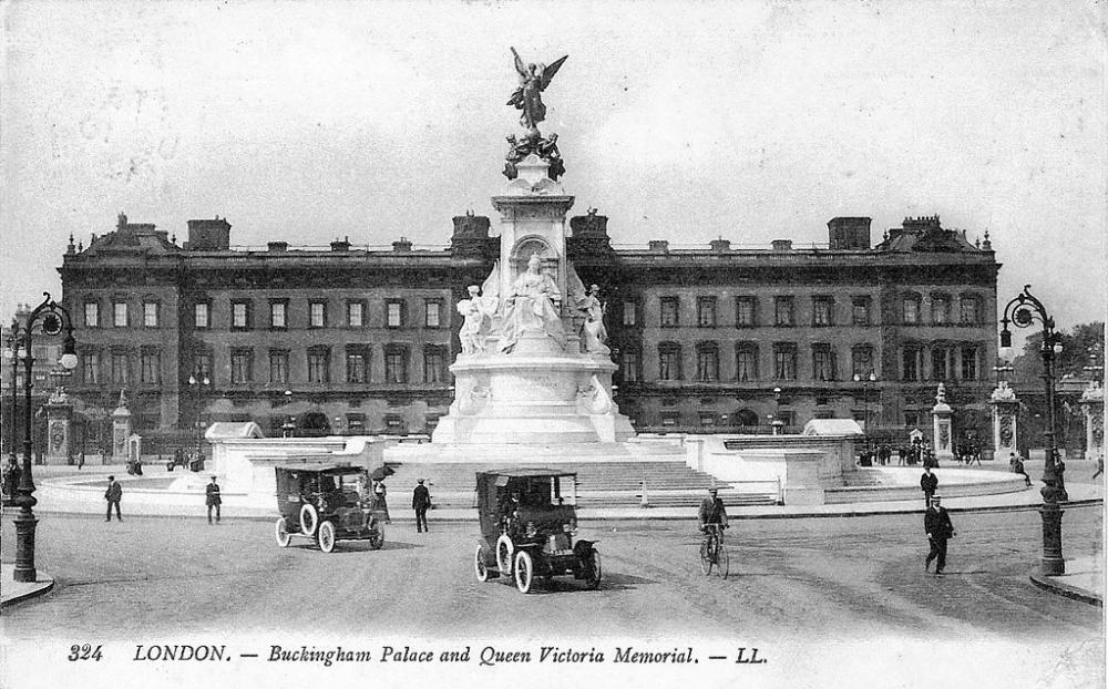 1911 Londres – Buckingham Palace.jpg