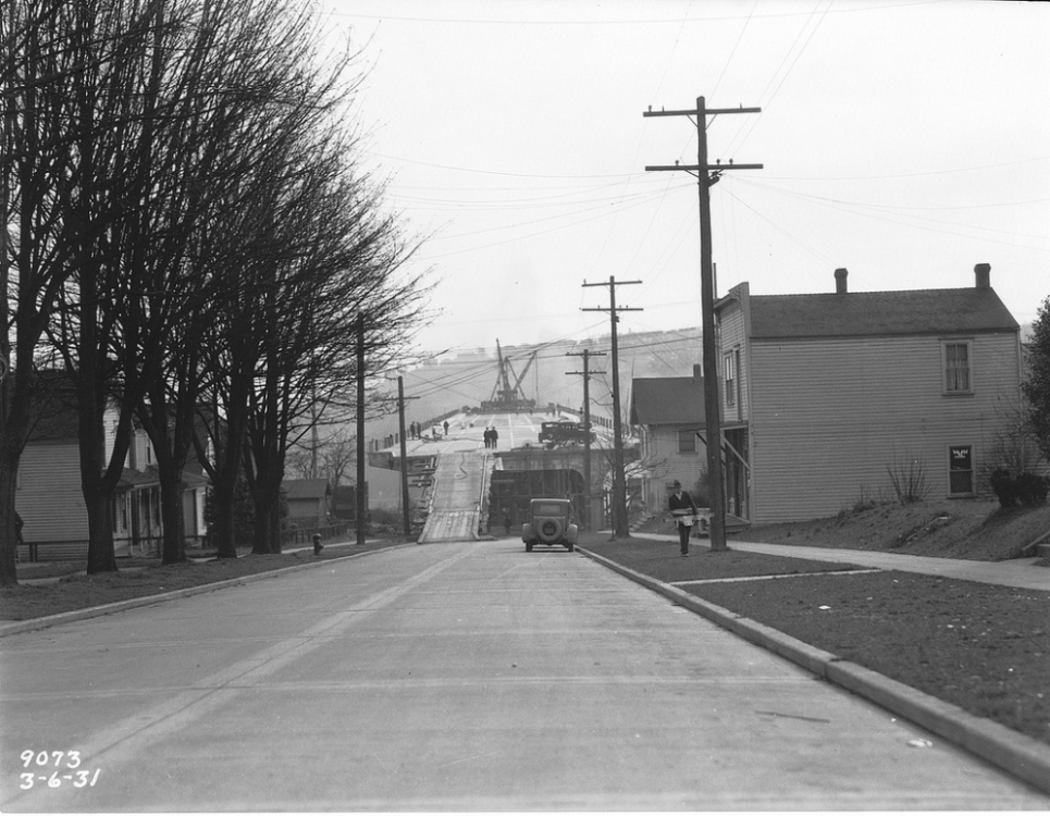 1931 Aurora Bridge under construction (Seattle).png