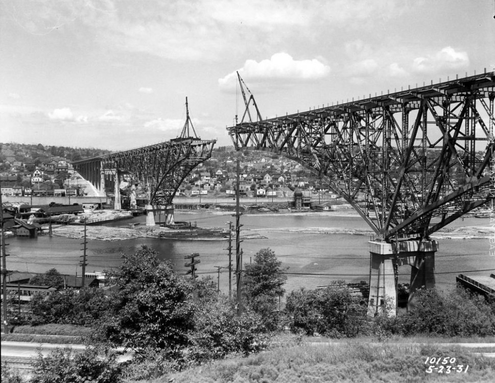 1931 Aurora Bridge under construction.png