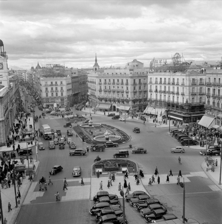 1954 Puerta del Sol Madrid. (2).png