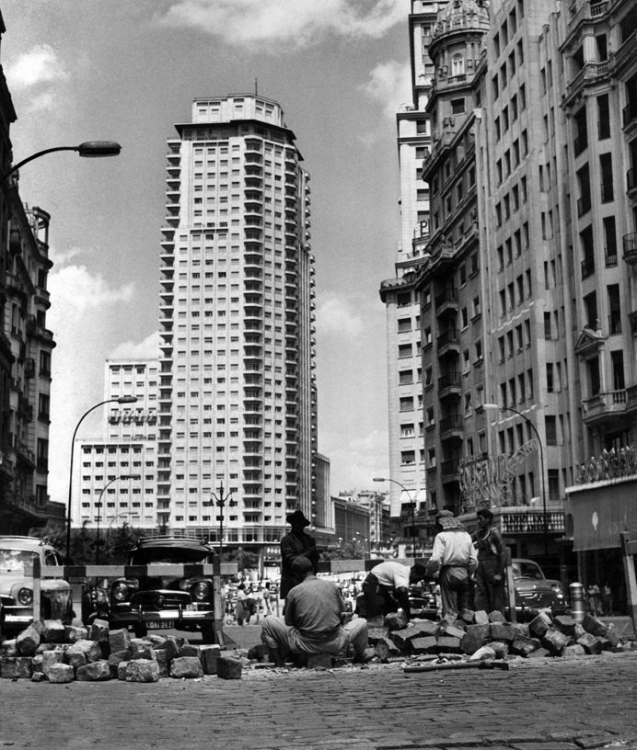 1965 Madrid Gran-Vía.png