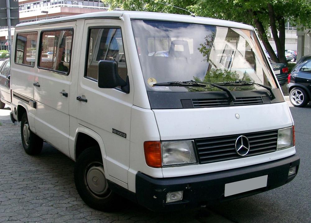1200px-Mercedes-Benz_MB100_front_20080704.jpg
