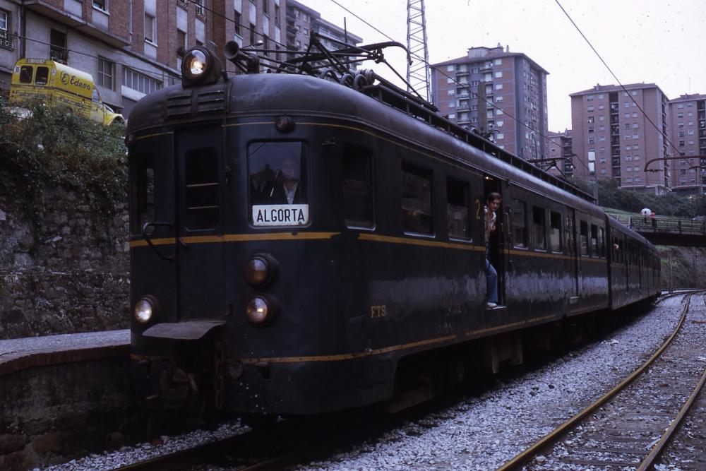 JHM-1972-1982%20-%20Bilbao,%20train%20de%20banlieue%20à%20voie%20métrique.jpg