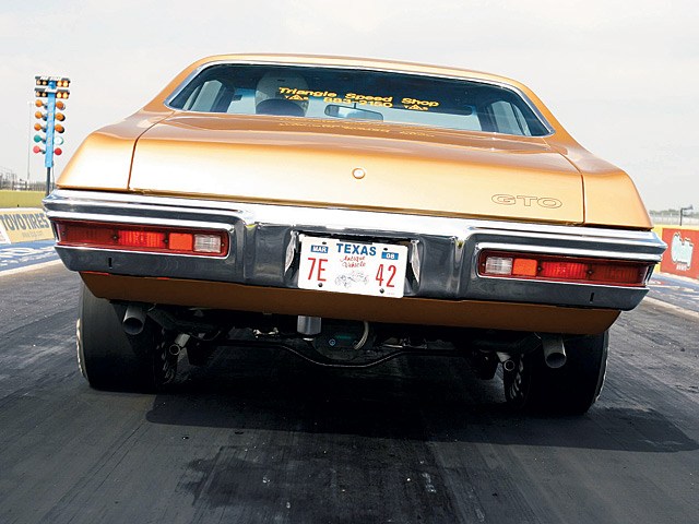 0501pon_07z+1970_Pontiac_GTO+Rear_View.jpg