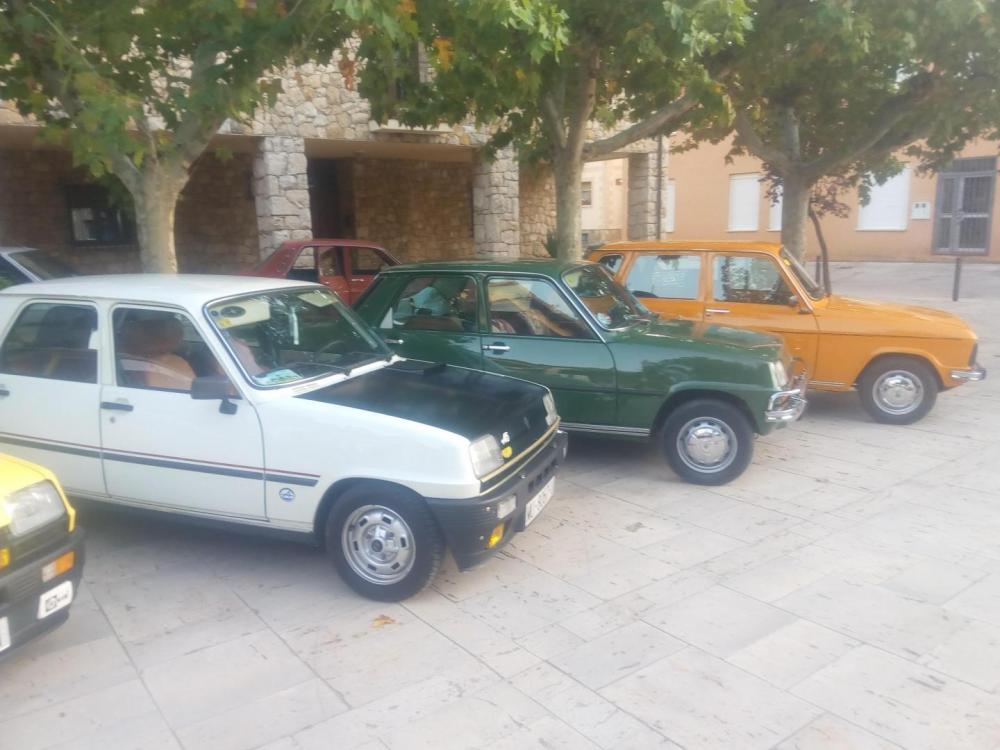 foto renault 5 con mas coches.jpg