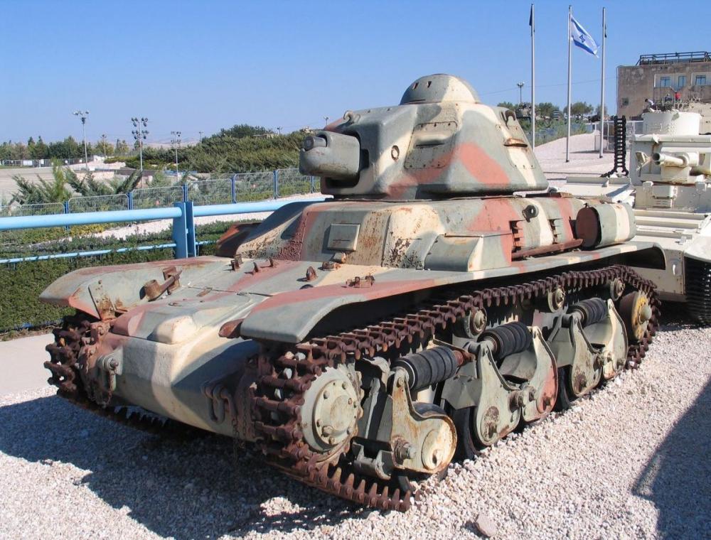 1200px-Renault-R-35-latrun-2.jpg
