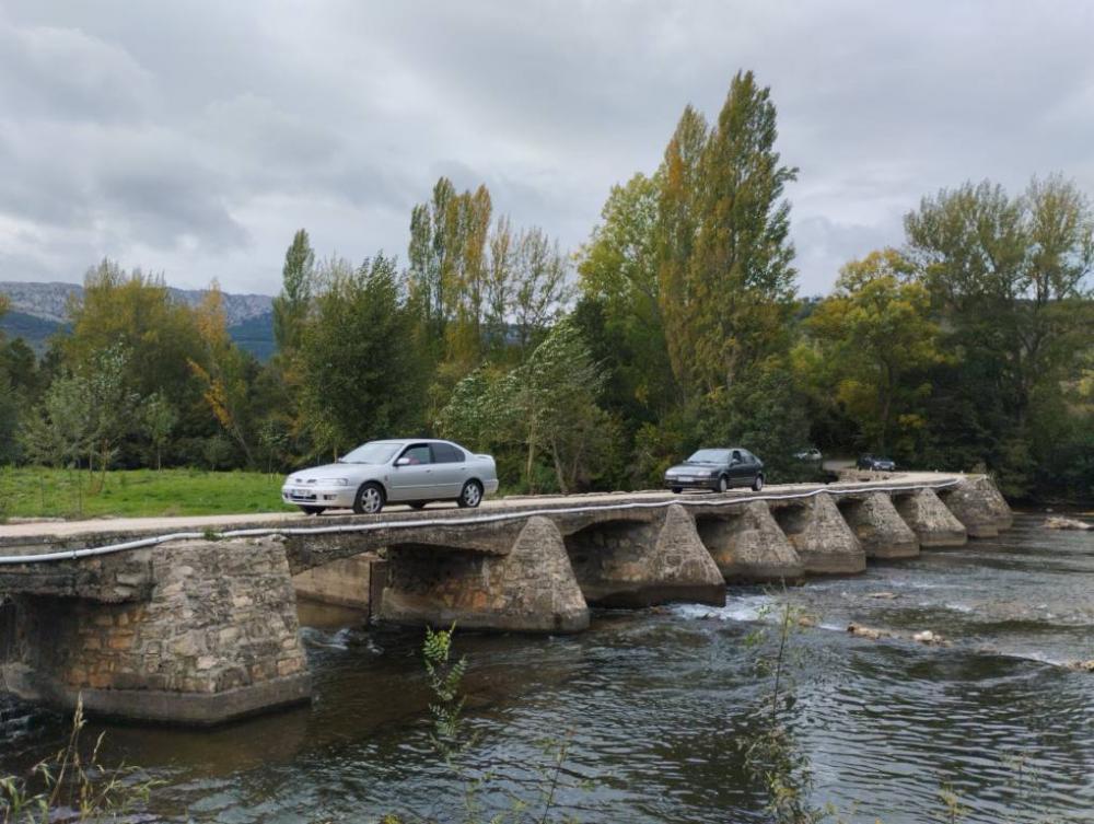 Puede ser una imagen de puente cubierto