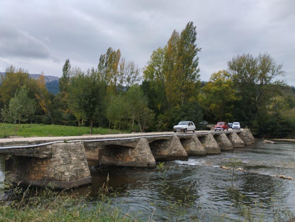 Puede ser una imagen de puente cubierto