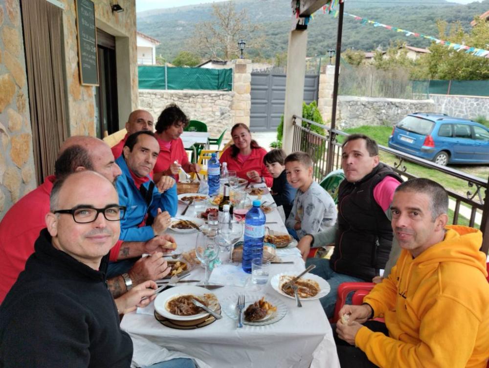 Puede ser una imagen de 8 personas