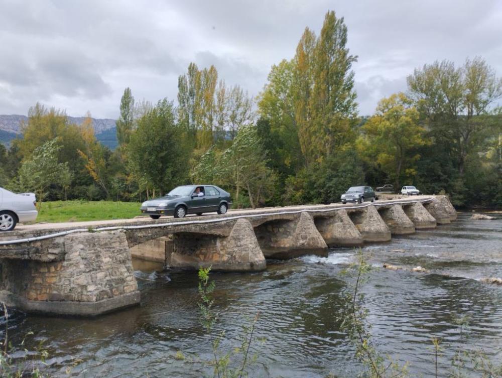 Puede ser una imagen de puente cubierto