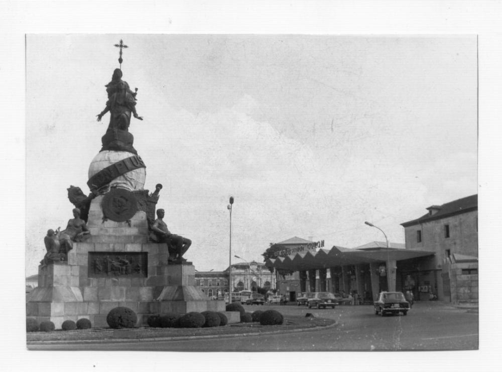 Gasolinera-Plaza-Col-n.jpg