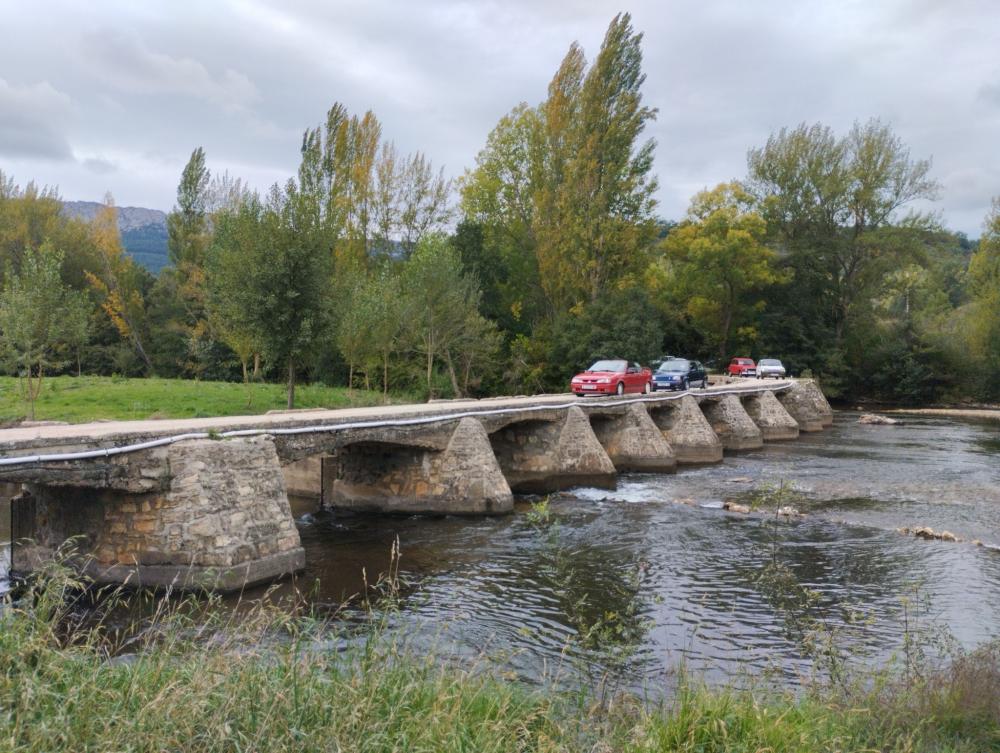 Puede ser una imagen de puente cubierto